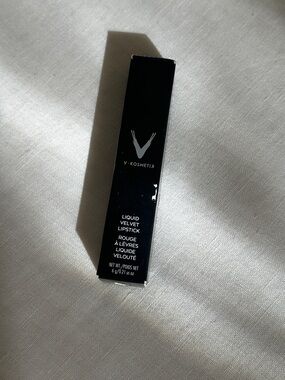 Liquid Velvet Lipstick — V kosmetik